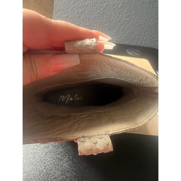 Matisse Woman's Fair Lady Mid Calf Bootie Size 9.5M Ivory Pull On Croc Embossed - Picture 9 of 9